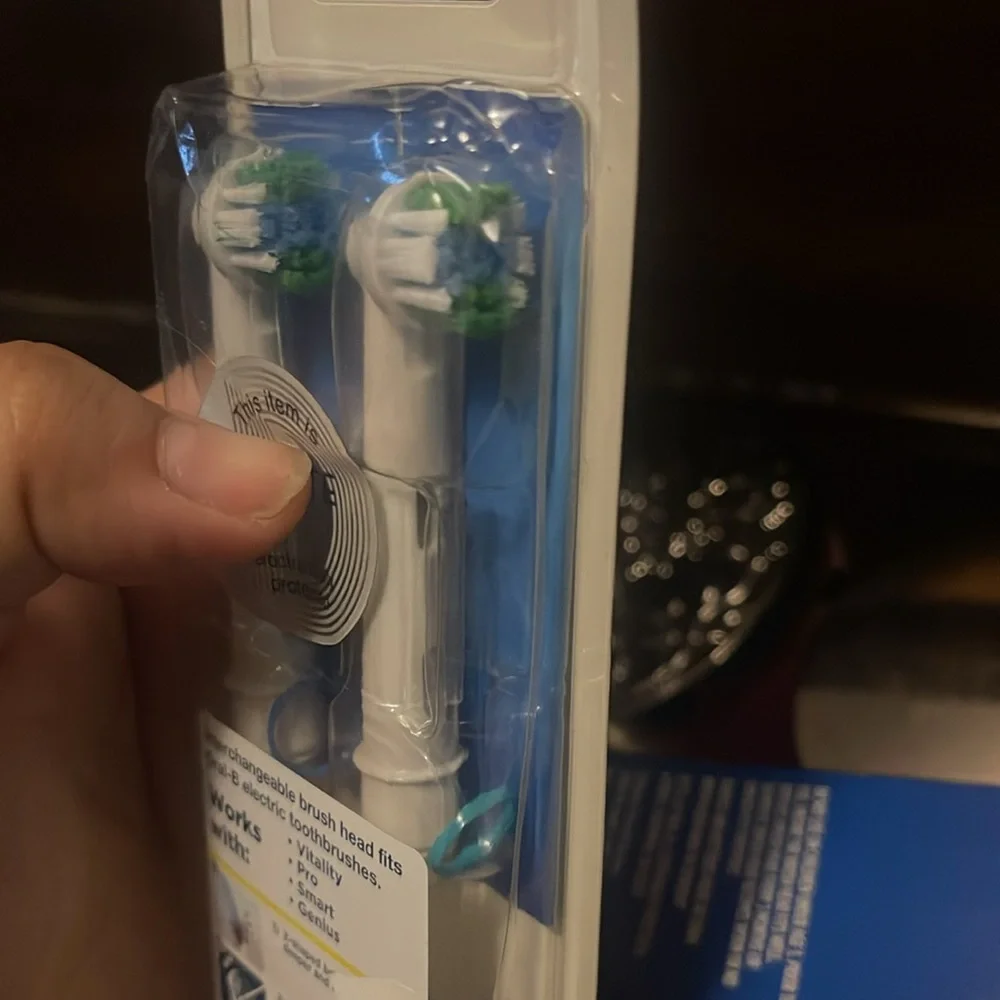 Oral B Pro 100 Electric Toothbrush -